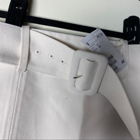 White mini skirt with removable belt - Picture 4 of 4